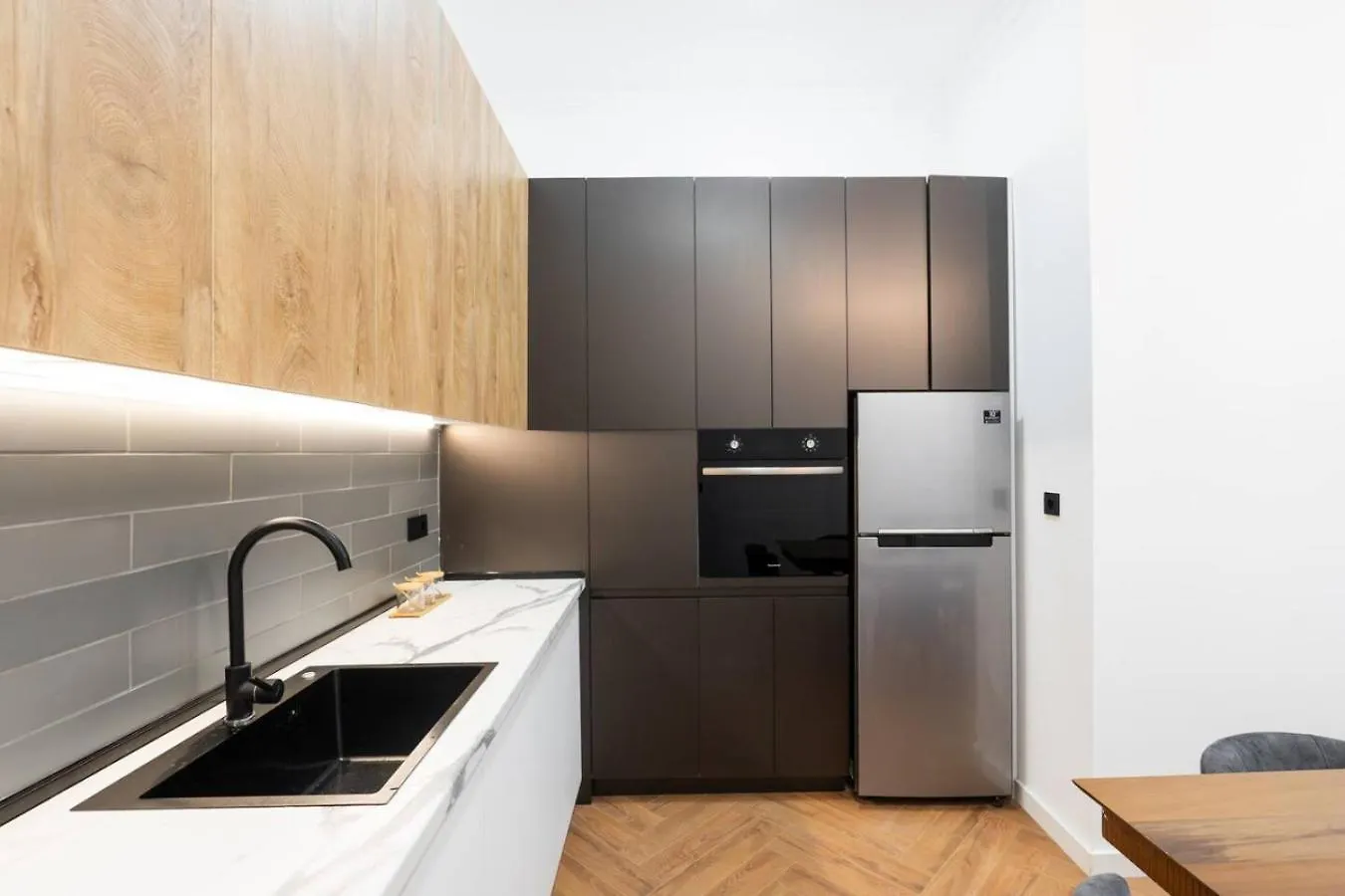 Dom wakacyjny Chic And Modern 4 Bedroom Home In Central Tbilisi Gruzja