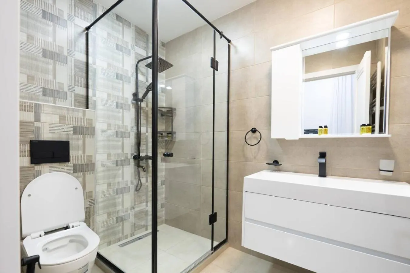 Chic And Modern 4 Bedroom Home In Central Tbilisi Dom wakacyjny
