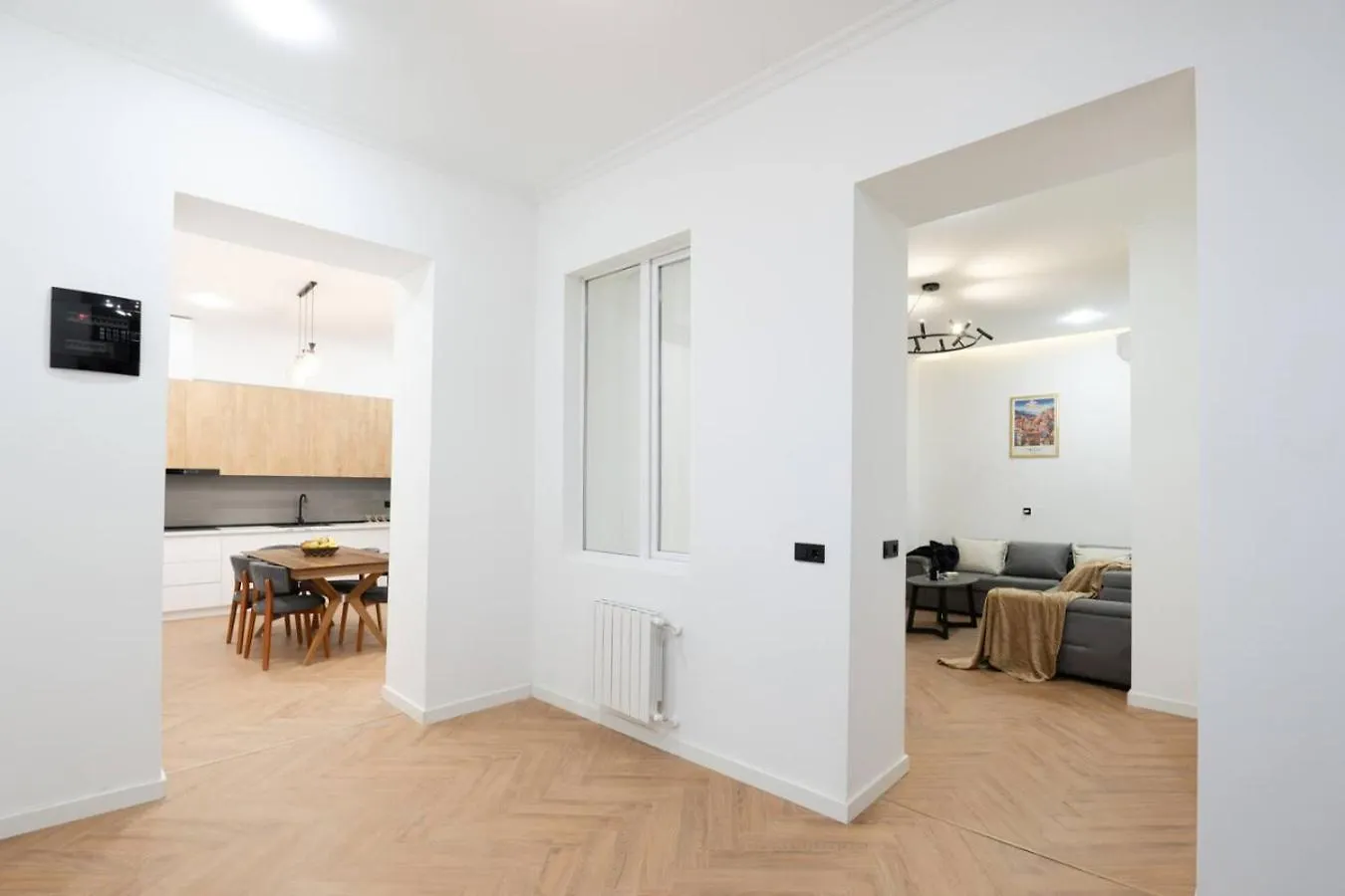 Chic And Modern 4 Bedroom Home In Central Tbilisi Dom wakacyjny