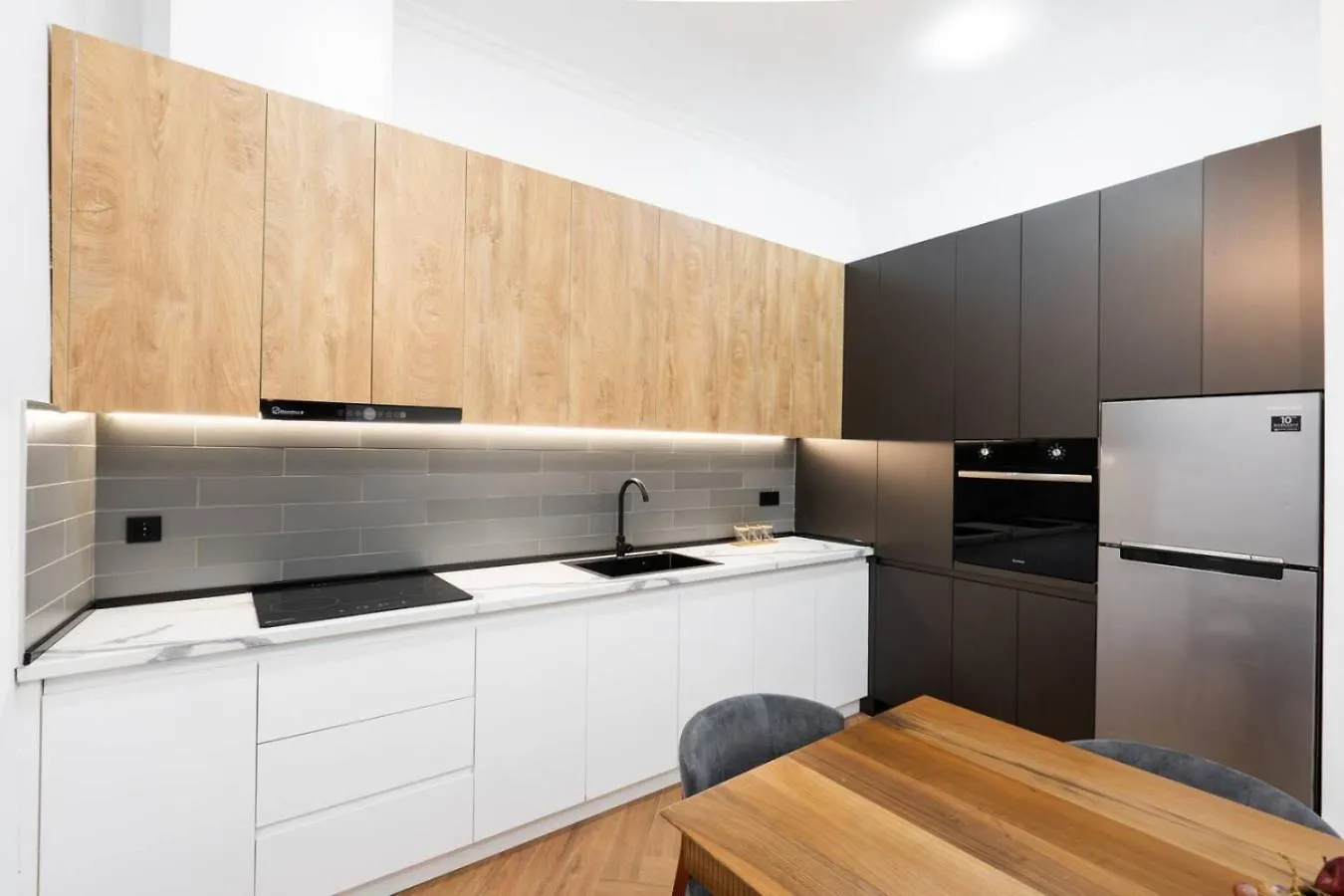Chic And Modern 4 Bedroom Home In Central Tbilisi 0*,  Gruzja