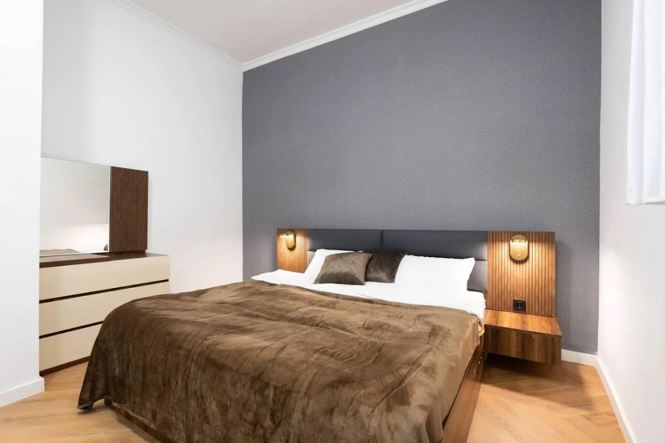 Dom wakacyjny Chic And Modern 4 Bedroom Home In Central Tbilisi