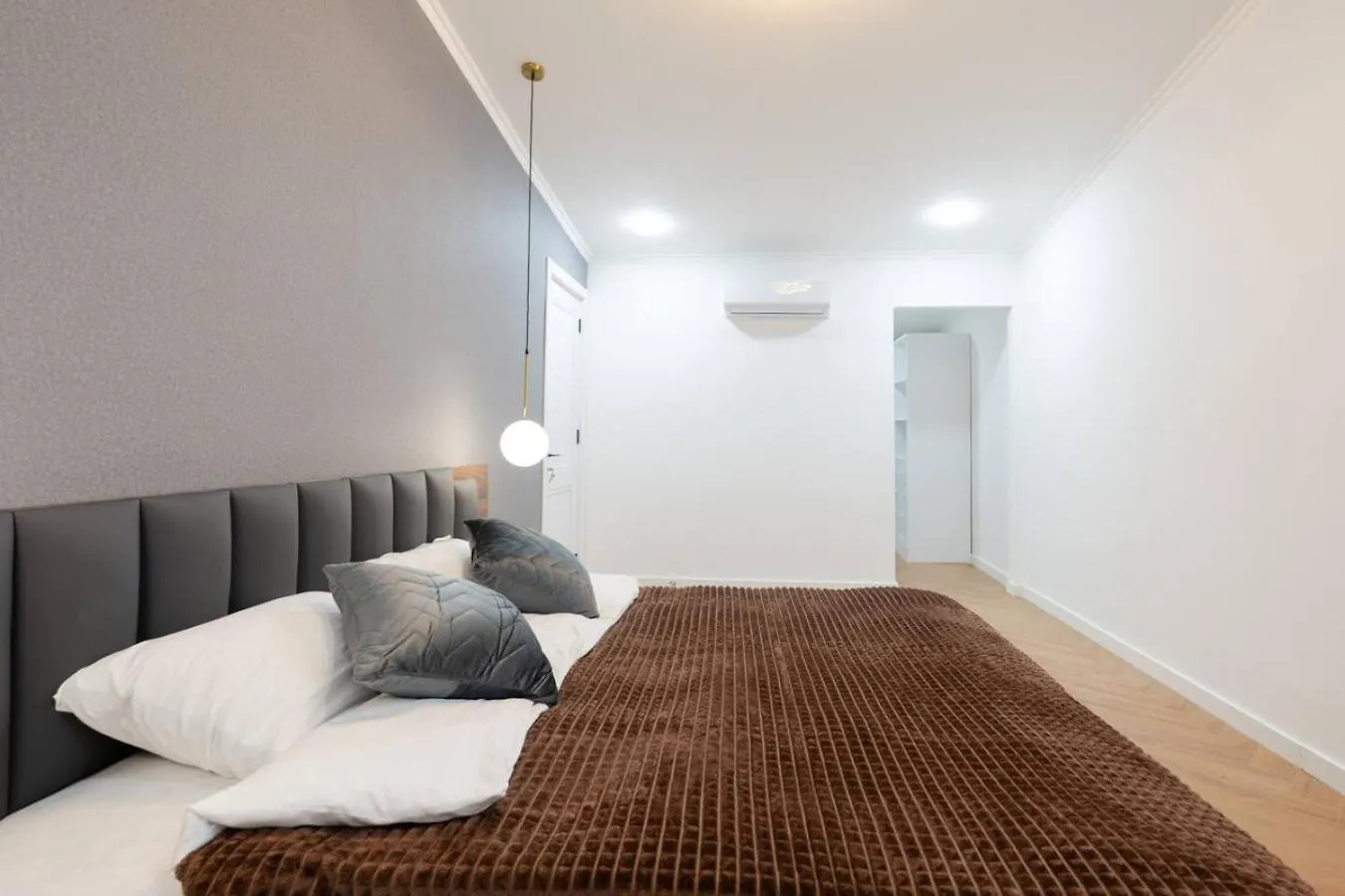 Chic And Modern 4 Bedroom Home In Central Tbilisi Dom wakacyjny