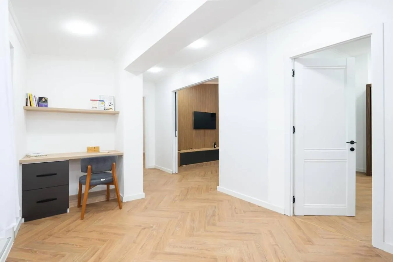 Dom wakacyjny Chic And Modern 4 Bedroom Home In Central Tbilisi Gruzja