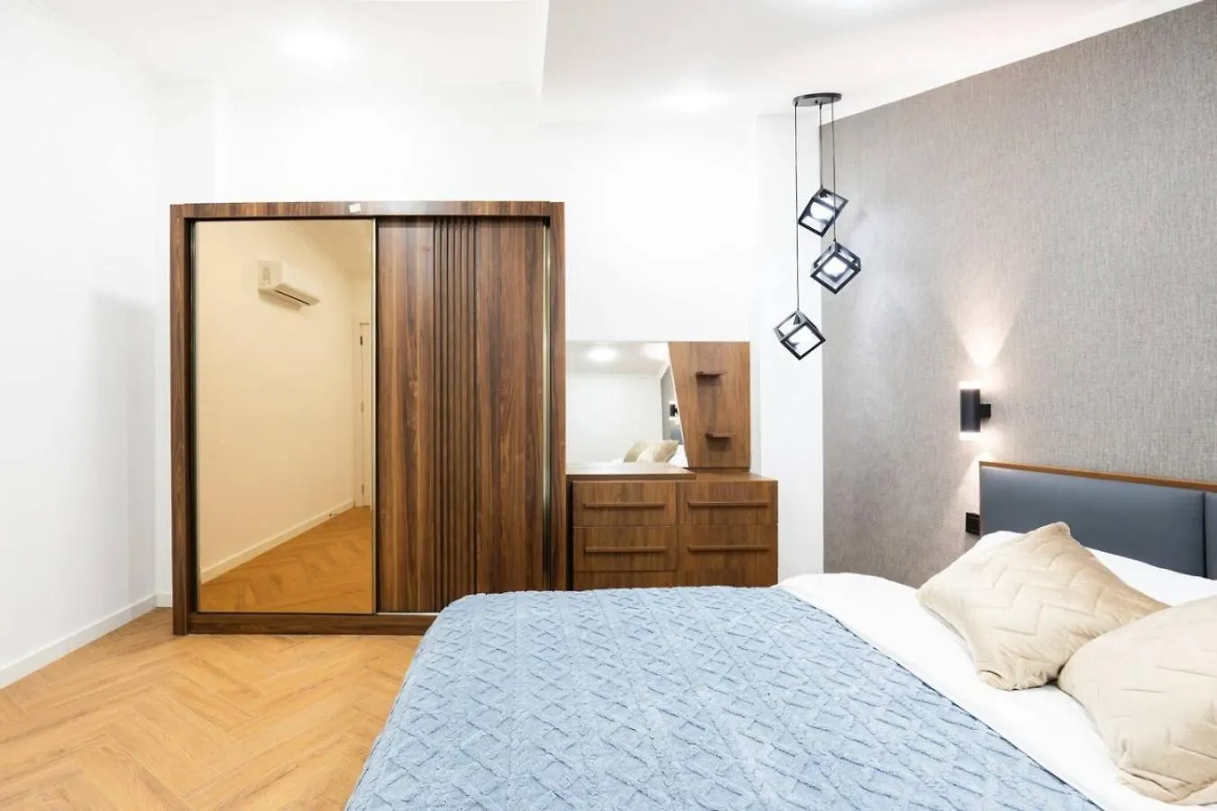 Chic And Modern 4 Bedroom Home In Central Tbilisi Gruzja
