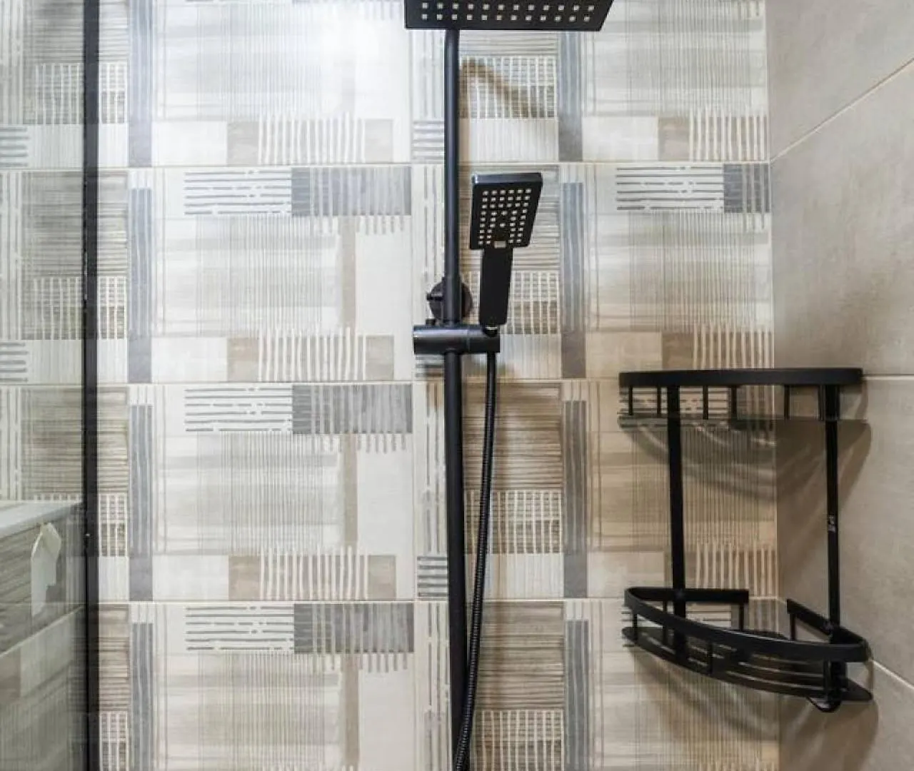 Chic And Modern 4 Bedroom Home In Central Tbilisi Dom wakacyjny