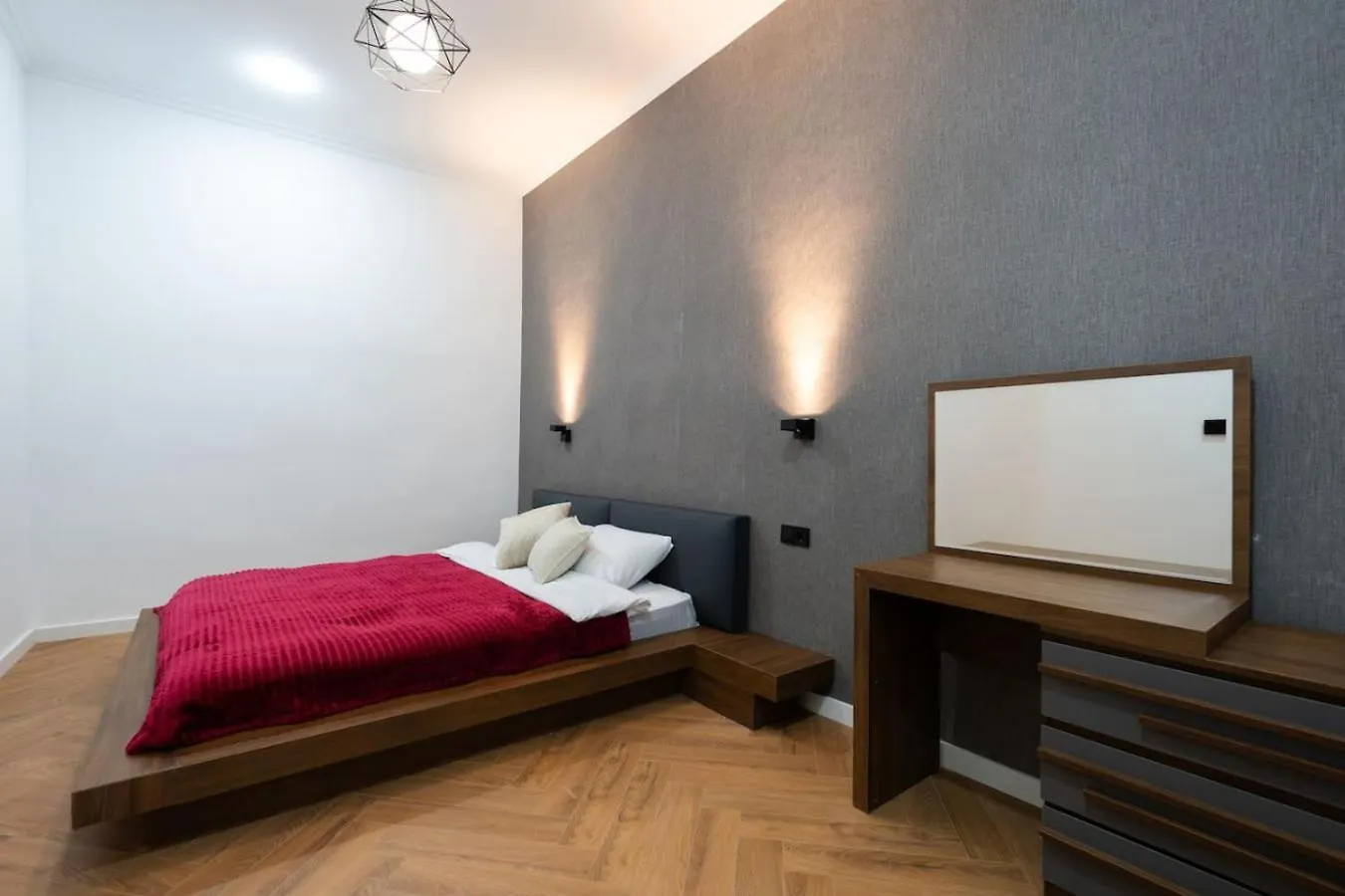 Dom wakacyjny Chic And Modern 4 Bedroom Home In Central Tbilisi