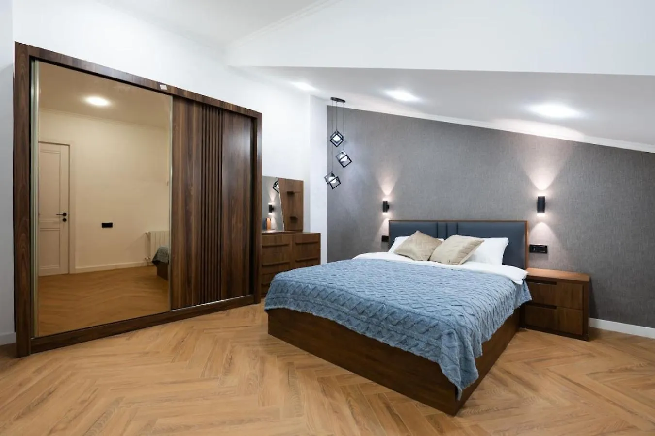 Chic And Modern 4 Bedroom Home In Central Tbilisi Dom wakacyjny