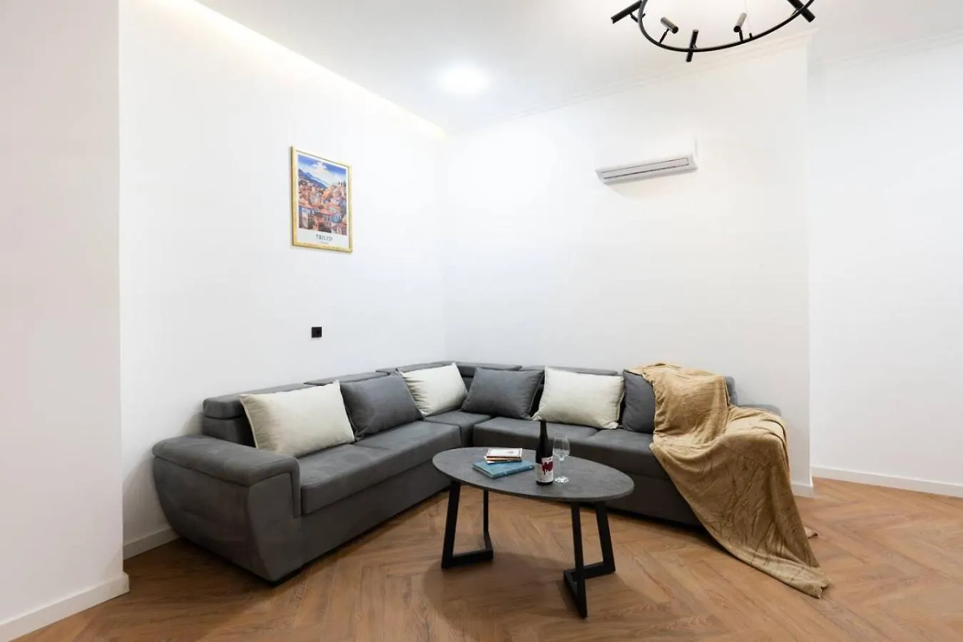 Casa de Férias Chic And Modern 4 Bedroom Home In Central Tbilisi