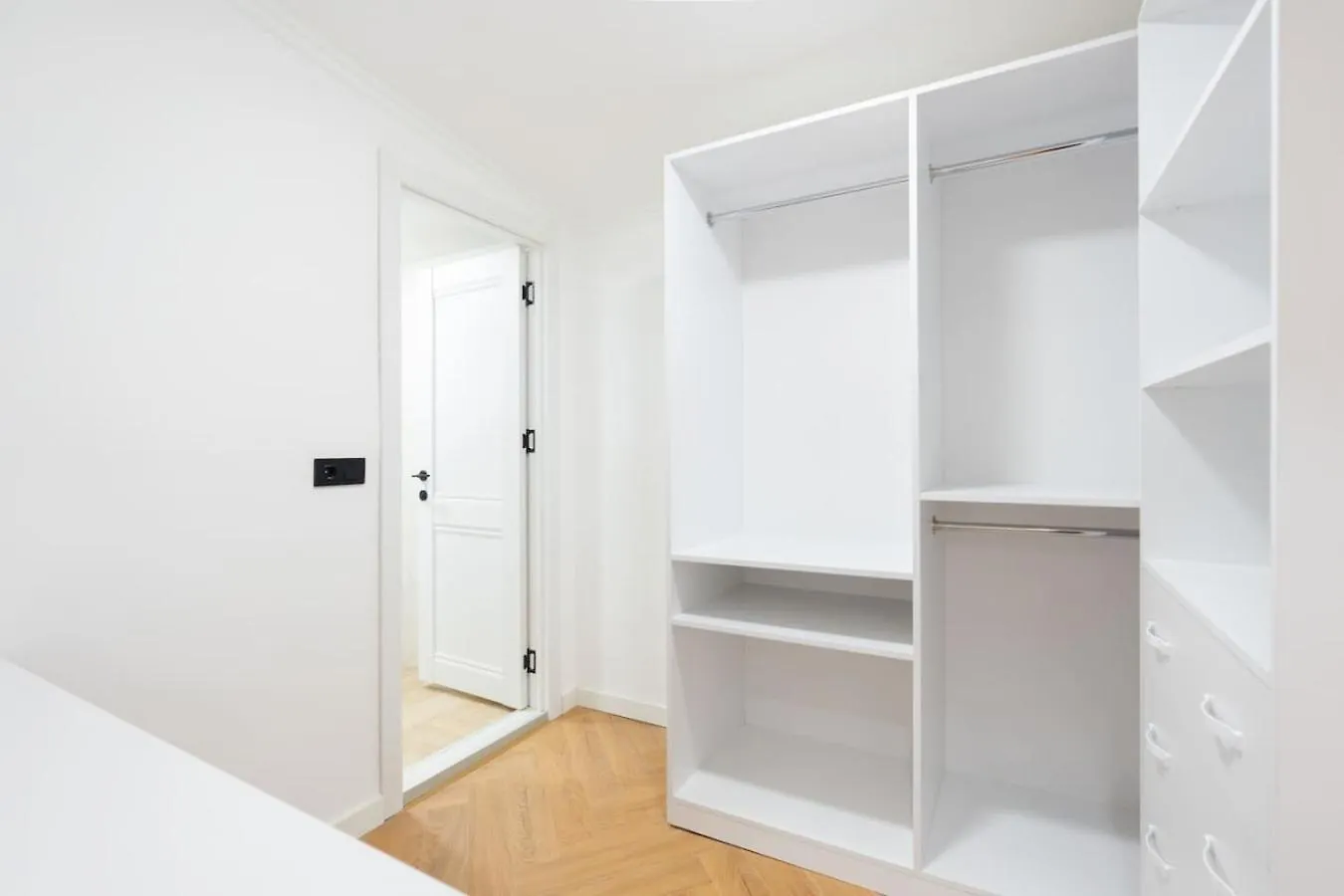 Chic And Modern 4 Bedroom Home In Central Tbilisi Casa de Férias